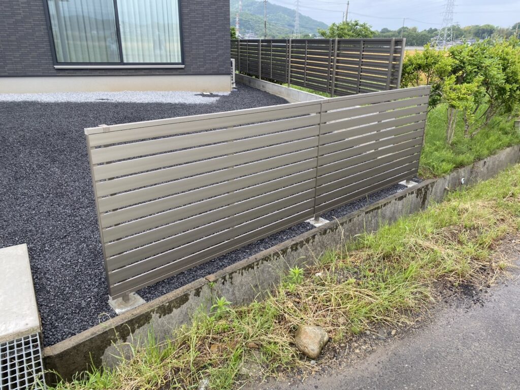【綾川町U様邸】正面~裏庭の土の面、雑草撤去し全面雑草対策工事㊗完工 (株)カインズガーデン|香川県の仕舞い工事 【綾川町U様邸】正面~裏庭の土の面、雑草撤去し全面雑草対策工事㊗完工 (株)カインズガーデン|香川県の仕舞い工事