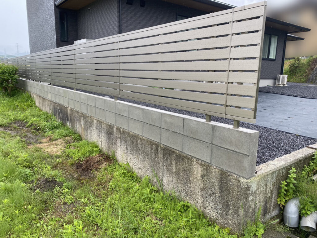 【綾川町U様邸】正面~裏庭の土の面、雑草撤去し全面雑草対策工事㊗完工 (株)カインズガーデン|香川県の仕舞い工事 【綾川町U様邸】正面~裏庭の土の面、雑草撤去し全面雑草対策工事㊗完工 (株)カインズガーデン|香川県の仕舞い工事