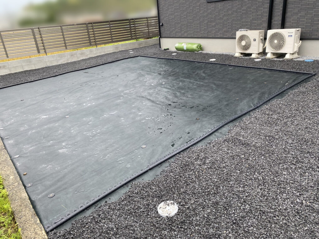 【綾川町U様邸】正面~裏庭の土の面、雑草撤去し全面雑草対策工事㊗完工 (株)カインズガーデン|香川県の仕舞い工事 【綾川町U様邸】正面~裏庭の土の面、雑草撤去し全面雑草対策工事㊗完工 (株)カインズガーデン|香川県の仕舞い工事
