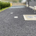 【綾川町Ｕ様邸】正面～裏庭の土の面、雑草撤去し全面雑草対策工事㊗完工 (株)カインズガーデン｜香川県の仕舞い工事