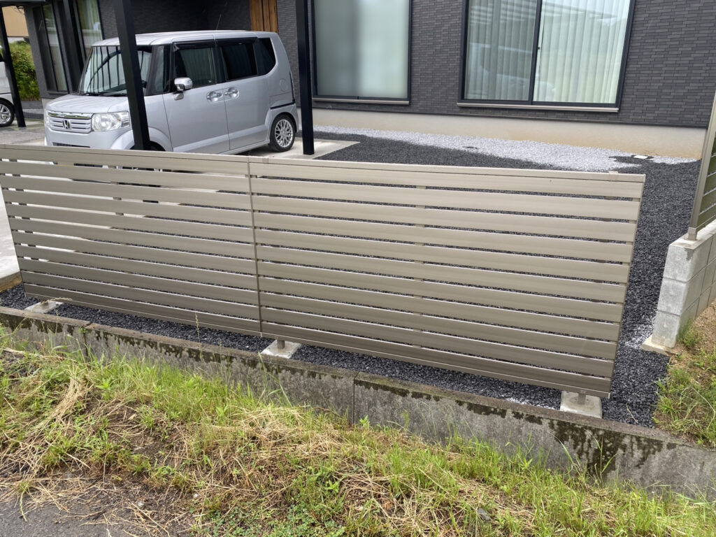 【綾川町U様邸】正面~裏庭の土の面、雑草撤去し全面雑草対策工事㊗完工 (株)カインズガーデン|香川県の仕舞い工事 【綾川町U様邸】正面~裏庭の土の面、雑草撤去し全面雑草対策工事㊗完工 (株)カインズガーデン|香川県の仕舞い工事