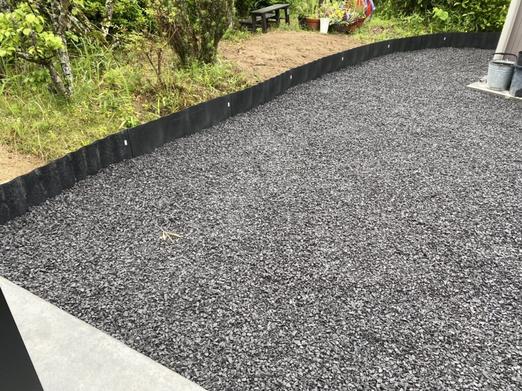【綾川町U様邸】正面~裏庭の土の面、雑草撤去し全面雑草対策工事㊗完工 (株)カインズガーデン|香川県の仕舞い工事 【綾川町U様邸】正面~裏庭の土の面、雑草撤去し全面雑草対策工事㊗完工 (株)カインズガーデン|香川県の仕舞い工事