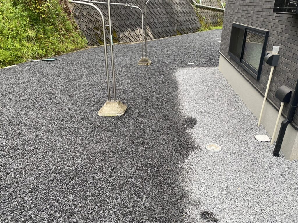 【綾川町U様邸】正面~裏庭の土の面、雑草撤去し全面雑草対策工事㊗完工 (株)カインズガーデン|香川県の仕舞い工事 【綾川町U様邸】正面~裏庭の土の面、雑草撤去し全面雑草対策工事㊗完工 (株)カインズガーデン|香川県の仕舞い工事