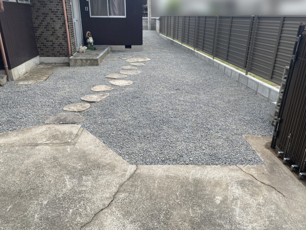 【三豊市山本町MO様邸】お庭全面の雑草対策工事&フェンス門扉設置㊗完工 (株)カインズガーデン|香川県の庭仕舞い工事 【三豊市山本町MO様邸】お庭全面の雑草対策工事&フェンス門扉設置㊗完工 (株)カインズガーデン|香川県の庭仕舞い工事