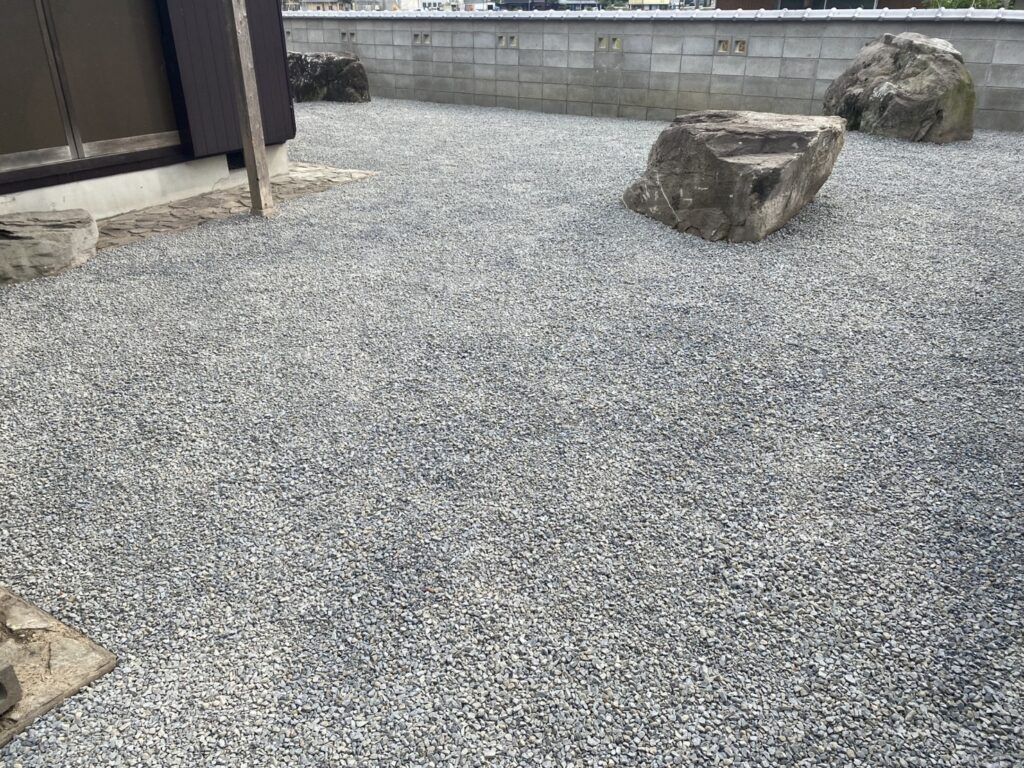 【三豊市山本町MO様邸】お庭全面の雑草対策工事&フェンス門扉設置㊗完工 (株)カインズガーデン|香川県の庭仕舞い工事 【三豊市山本町MO様邸】お庭全面の雑草対策工事&フェンス門扉設置㊗完工 (株)カインズガーデン|香川県の庭仕舞い工事