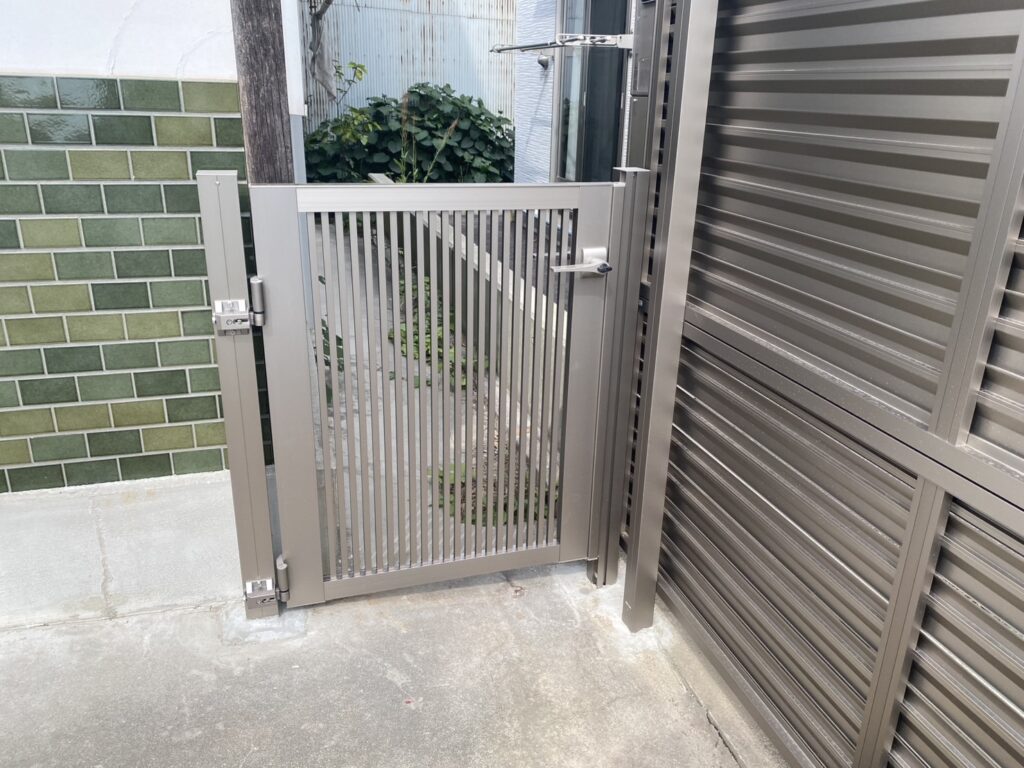 【三豊市山本町MO様邸】お庭全面の雑草対策工事&フェンス門扉設置㊗完工 (株)カインズガーデン|香川県の庭仕舞い工事 【三豊市山本町MO様邸】お庭全面の雑草対策工事&フェンス門扉設置㊗完工 (株)カインズガーデン|香川県の庭仕舞い工事