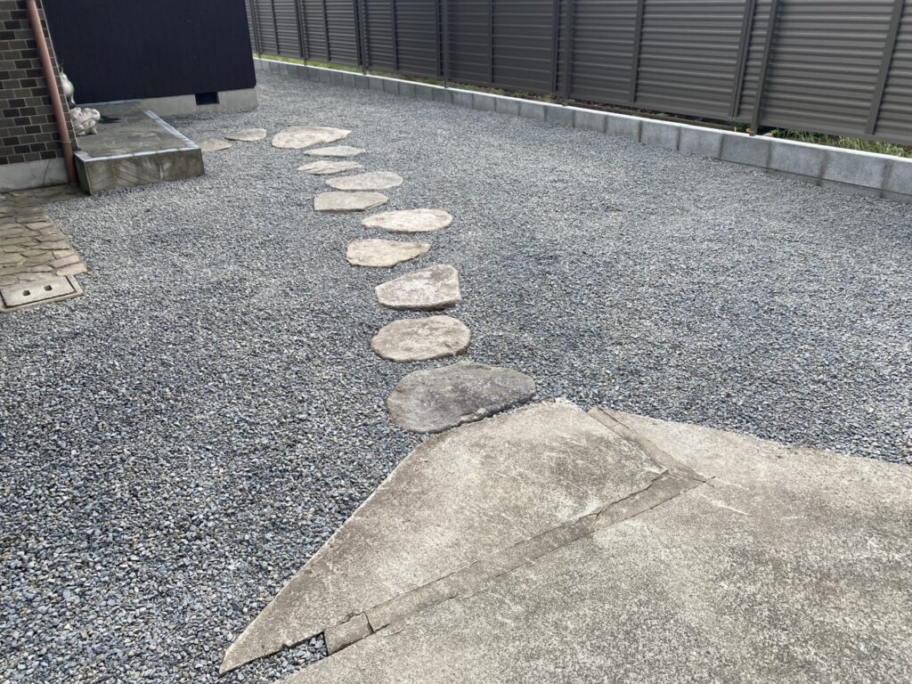 【三豊市山本町MO様邸】お庭全面の雑草対策工事&フェンス門扉設置㊗完工 (株)カインズガーデン|香川県の庭仕舞い工事 【三豊市山本町MO様邸】お庭全面の雑草対策工事&フェンス門扉設置㊗完工 (株)カインズガーデン|香川県の庭仕舞い工事