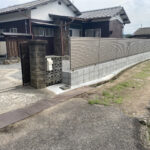 【三豊市山本町ＭＯ様邸】お庭全面の雑草対策工事＆フェンス門扉設置㊗完工 (株)カインズガーデン｜香川県の庭仕舞い工事
