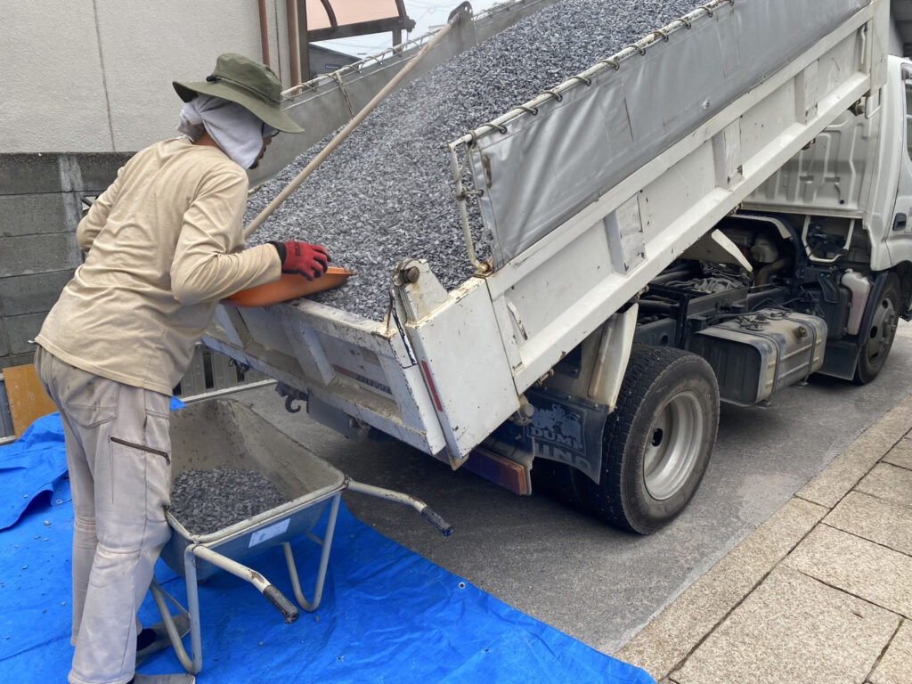 【高松市S様邸】敷石撤去&雑草対策工事で景観スッキリ✨手入れ要らず👌㊗完工 (株)カインズガーデン|香川県の庭仕舞い 【高松市S様邸】敷石撤去&雑草対策工事で景観スッキリ✨手入れ要らず👌㊗完工 (株)カインズガーデン|香川県の庭仕舞い