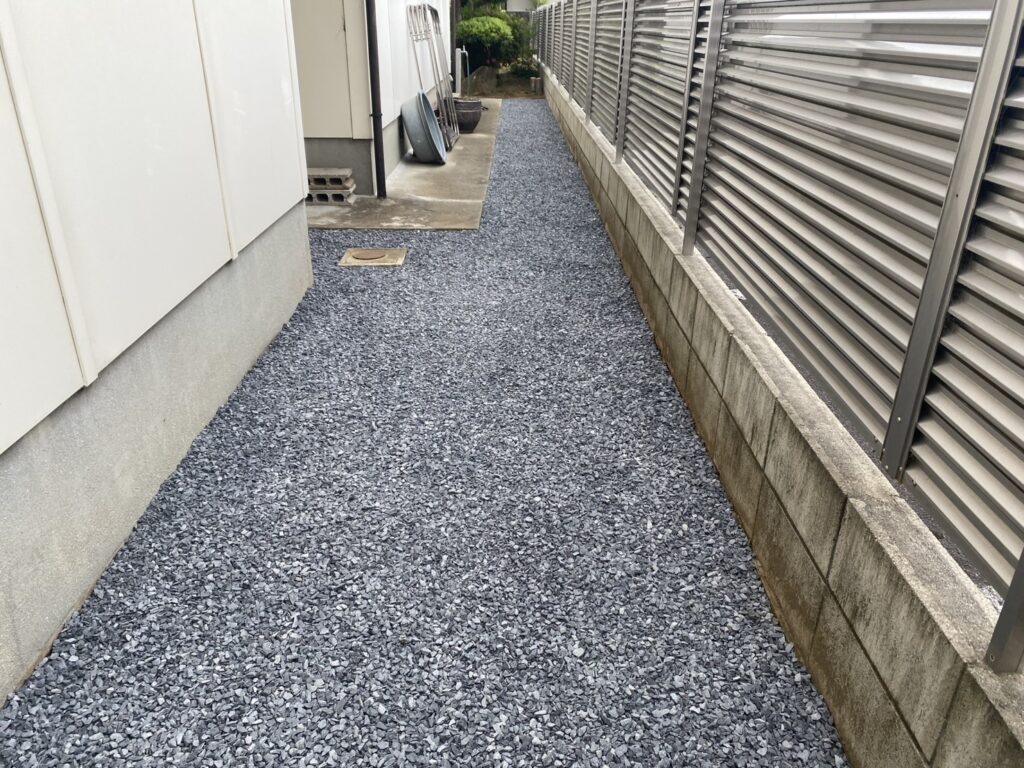 【高松市S様邸】敷石撤去&雑草対策工事で景観スッキリ✨手入れ要らず👌㊗完工 (株)カインズガーデン|香川県の庭仕舞い 【高松市S様邸】敷石撤去&雑草対策工事で景観スッキリ✨手入れ要らず👌㊗完工 (株)カインズガーデン|香川県の庭仕舞い