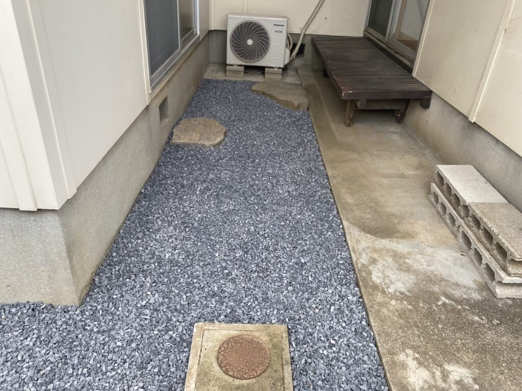【高松市Ｓ様邸】敷石撤去＆雑草対策工事で景観スッキリ✨手入れ要らず👌㊗完工 (株)カインズガーデン｜香川県の庭仕舞い