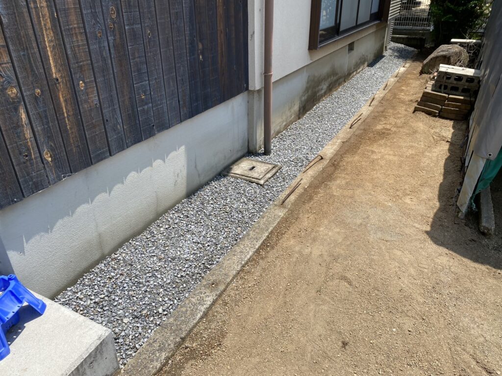 【高松市A様邸】お家周りの雑草や植栽スッキリ✨雑草対策工事㊗完工 (株)カインズガーデン|香川県の庭リフォーム工事 【高松市A様邸】お家周りの雑草や植栽スッキリ✨雑草対策工事㊗完工 (株)カインズガーデン|香川県の庭リフォーム工事