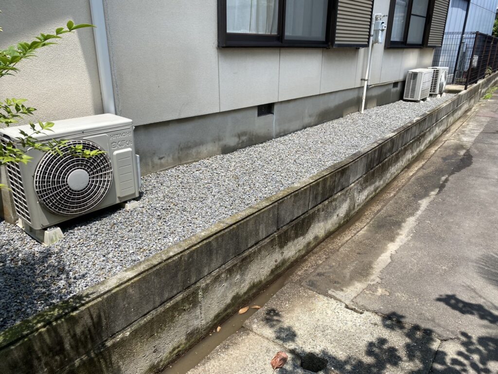 【高松市Ａ様邸】お家周りの雑草や植栽スッキリ✨雑草対策工事㊗完工 (株)カインズガーデン｜香川県の庭リフォーム工事