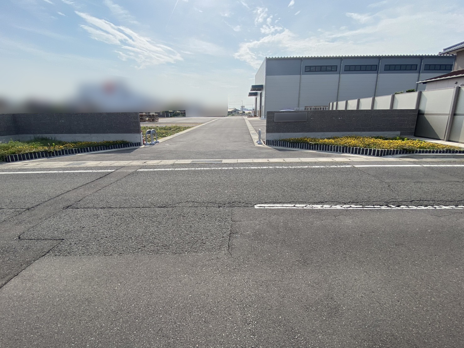 【高松市香南町法人様】正面花壇の雑草対策＆リフォーム工事、本日着工⛑ (株)カインズガーデン｜香川県の庭リフォーム工事