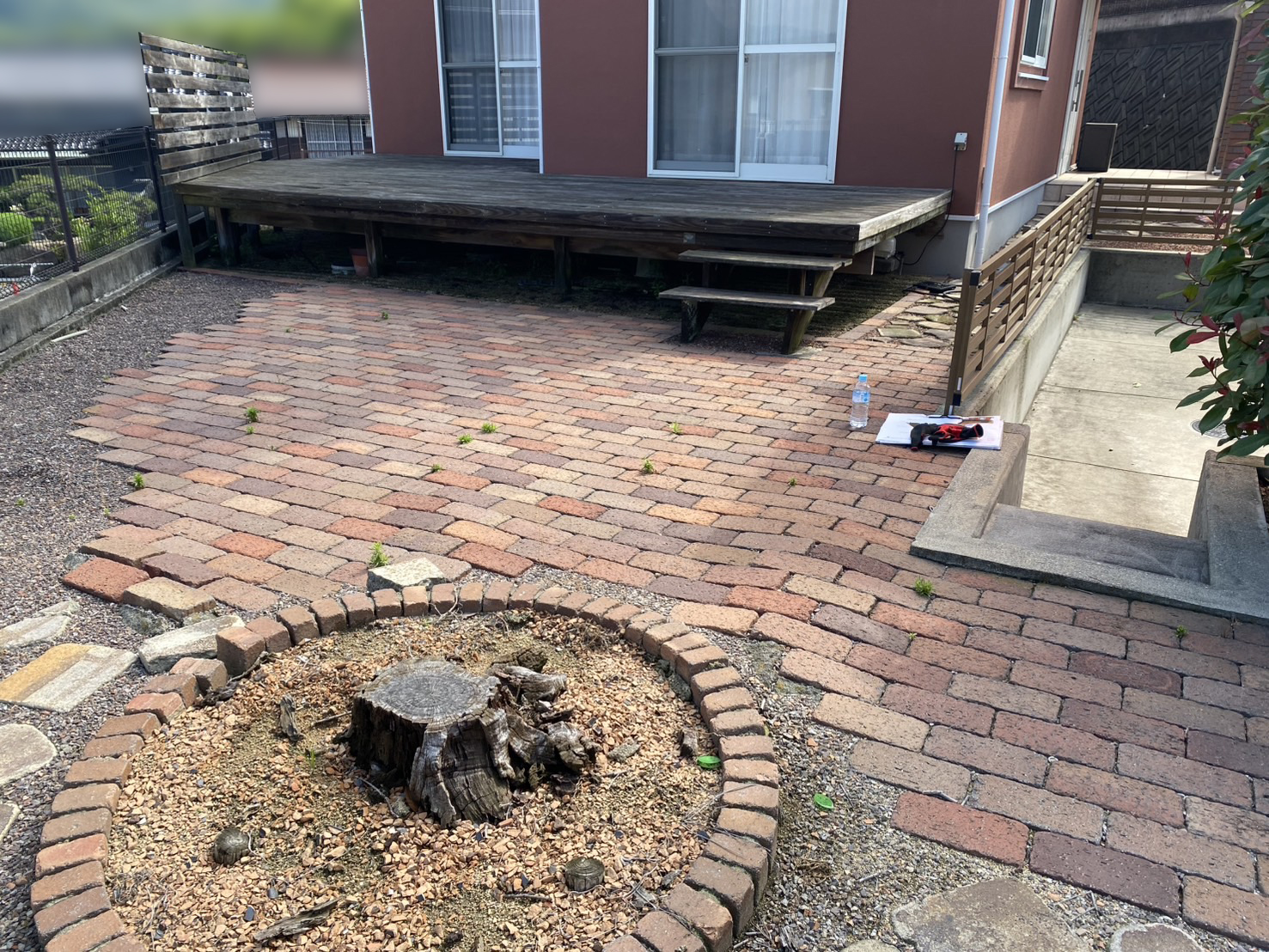 【高松市ＳＡ様邸】木製ウッドデッキと木製フェンスのリフォーム本日着工⛑ (株)カインズガーデン｜香川県の庭リフォーム工事