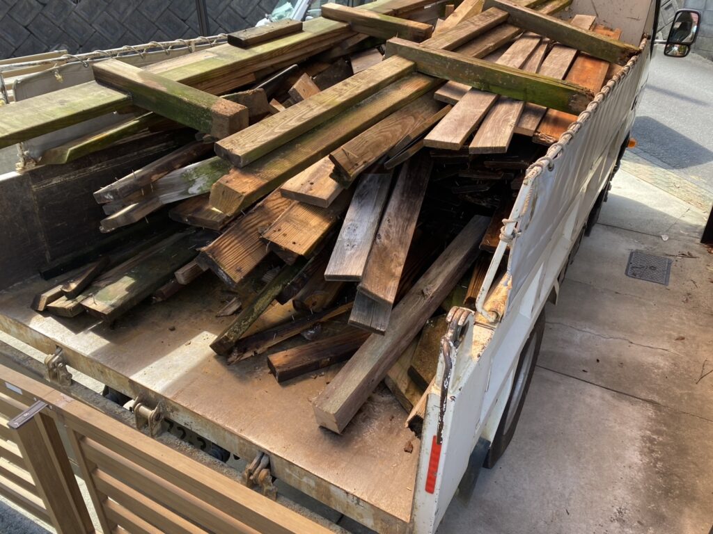 【高松市SA様邸】木製ウッドデッキと木製フェンスのリフォーム本日着工⛑ (株)カインズガーデン|香川県の庭リフォーム工事 【高松市SA様邸】木製ウッドデッキと木製フェンスのリフォーム本日着工⛑ (株)カインズガーデン|香川県の庭リフォーム工事
