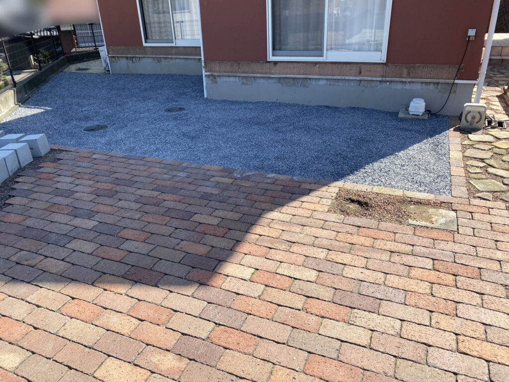 【高松市SA様邸】ウッドデッキ下の雑草対策完了✨新ウッドデッキ設置準備中 (株)カインズガーデン|香川県の庭リフォーム工事 【高松市SA様邸】ウッドデッキ下の雑草対策完了✨新ウッドデッキ設置準備中 (株)カインズガーデン|香川県の庭リフォーム工事