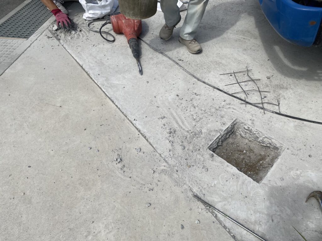 【三豊市豊中町Ｋ様邸】目隠しフェンス設置工事、本日着工⛑ (株)カインズガーデン｜香川県の庭リフォーム工事，庭仕舞い