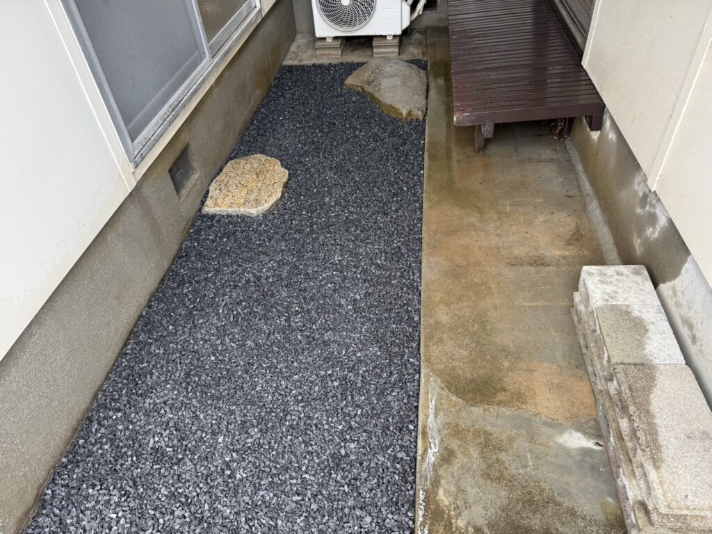 【高松市S様邸】敷石撤去&雑草対策工事で景観スッキリ✨手入れ要らず👌㊗完工 (株)カインズガーデン|香川県の庭仕舞い 【高松市S様邸】敷石撤去&雑草対策工事で景観スッキリ✨手入れ要らず👌㊗完工 (株)カインズガーデン|香川県の庭仕舞い