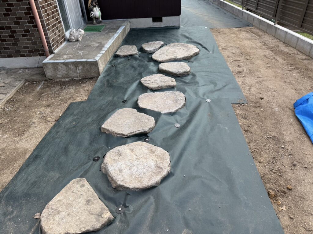 【三豊市山本町MO様邸】防草シートと砂利敷きでお庭全面雑草対策&仕上げ (株)カインズガーデン|香川県の庭仕舞い工事 【三豊市山本町MO様邸】防草シートと砂利敷きでお庭全面雑草対策&仕上げ (株)カインズガーデン|香川県の庭仕舞い工事