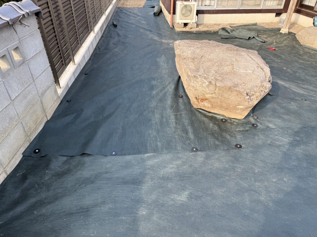 【三豊市山本町MO様邸】防草シートと砂利敷きでお庭全面雑草対策&仕上げ (株)カインズガーデン|香川県の庭仕舞い工事 【三豊市山本町MO様邸】防草シートと砂利敷きでお庭全面雑草対策&仕上げ (株)カインズガーデン|香川県の庭仕舞い工事