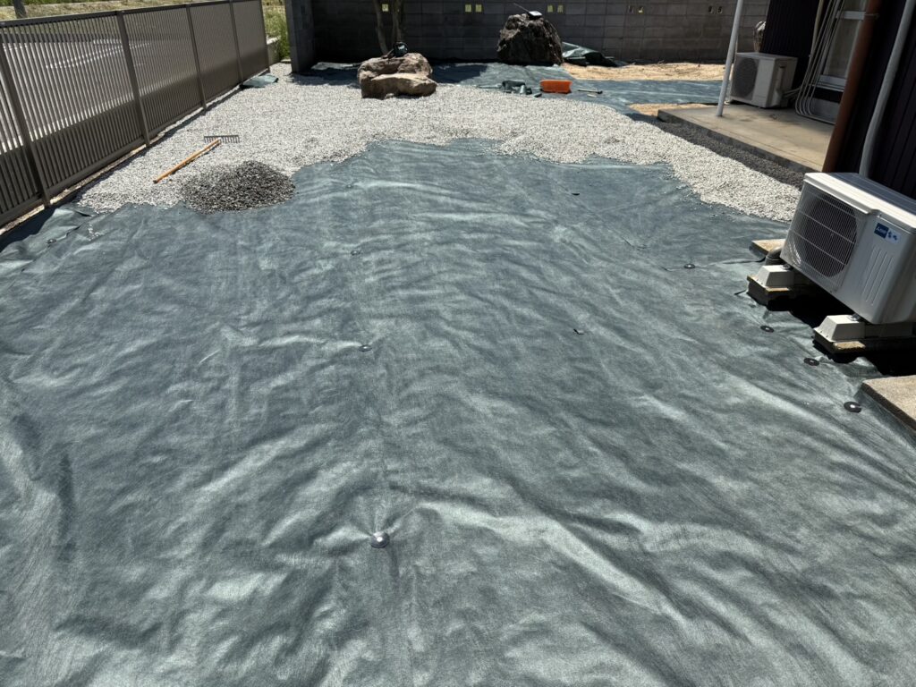 【三豊市山本町MO様邸】防草シートと砂利敷きでお庭全面雑草対策&仕上げ (株)カインズガーデン|香川県の庭仕舞い工事 【三豊市山本町MO様邸】防草シートと砂利敷きでお庭全面雑草対策&仕上げ (株)カインズガーデン|香川県の庭仕舞い工事