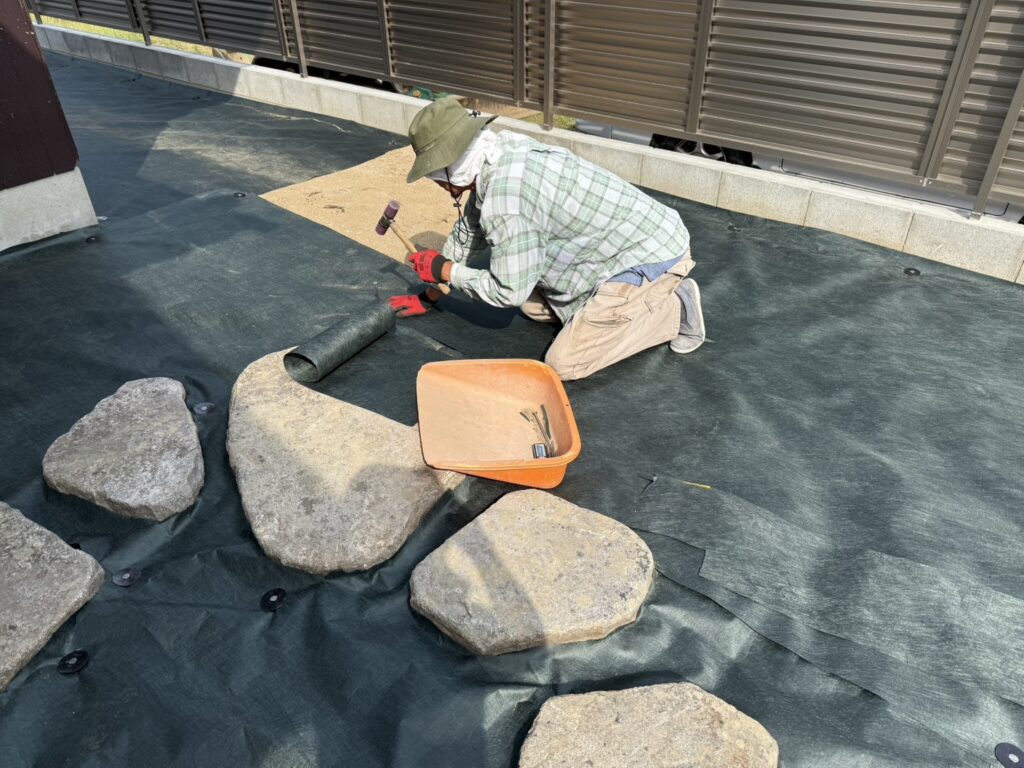 【三豊市山本町MO様邸】防草シートと砂利敷きでお庭全面雑草対策&仕上げ (株)カインズガーデン|香川県の庭仕舞い工事 【三豊市山本町MO様邸】防草シートと砂利敷きでお庭全面雑草対策&仕上げ (株)カインズガーデン|香川県の庭仕舞い工事