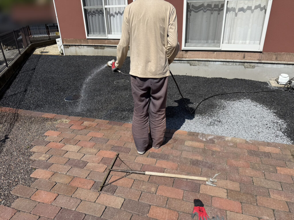 【高松市SA様邸】ウッドデッキ下の雑草対策完了✨新ウッドデッキ設置準備中 (株)カインズガーデン|香川県の庭リフォーム工事 【高松市SA様邸】ウッドデッキ下の雑草対策完了✨新ウッドデッキ設置準備中 (株)カインズガーデン|香川県の庭リフォーム工事