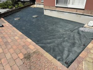【高松市ＳＡ様邸】ウッドデッキ下の雑草対策完了✨新ウッドデッキ設置準備中 (株)カインズガーデン｜香川県の庭リフォーム工事