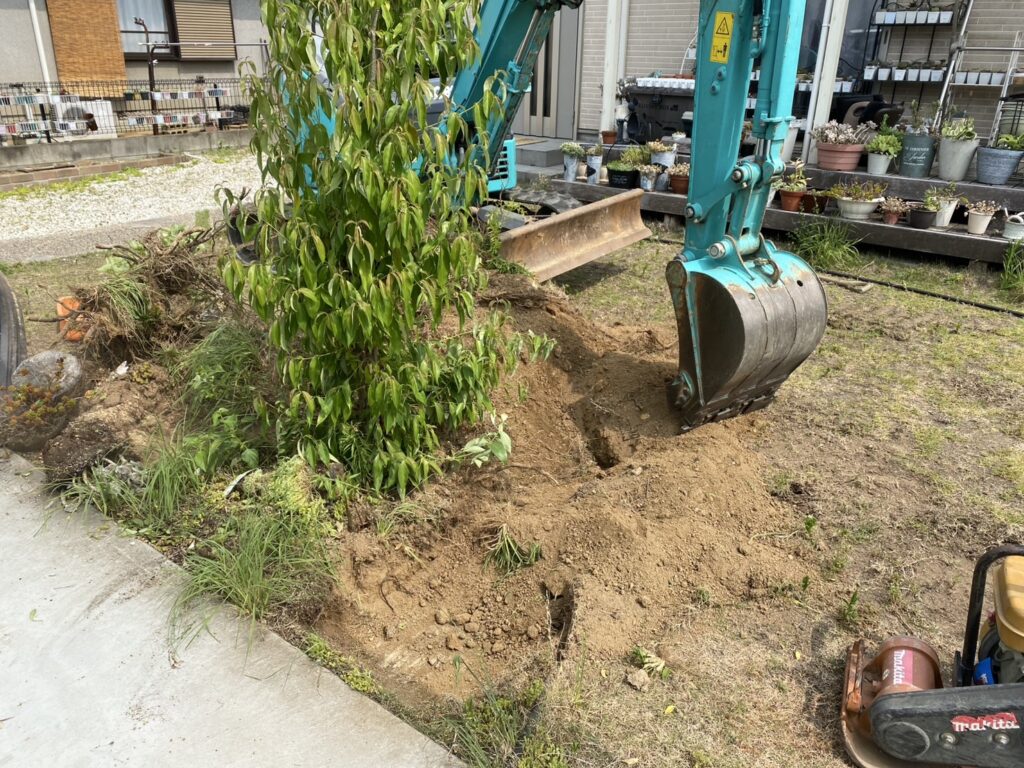 【高松市Ｉ様邸】雑草対策＆ドッグランリフォーム工事、本日着工⛑ (株)カインズガーデン｜香川の庭リフォーム工事，庭仕舞い