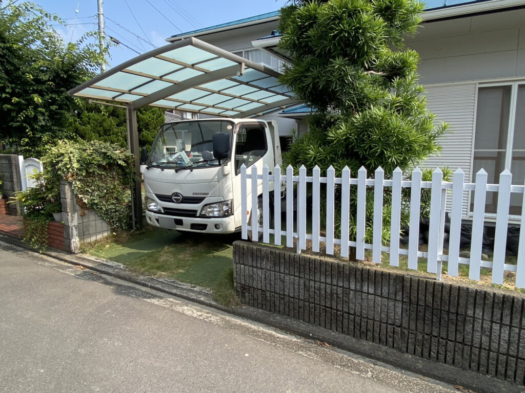 【高松市K様邸】人工芝や天然芝撤去し駐車場拡張&庭木伐採等、庭リフォーム工事着工⛑ (株)カインズガーデン|香川の庭仕舞い 【高松市K様邸】人工芝や天然芝撤去し駐車場拡張&庭木伐採等、庭リフォーム工事着工⛑ (株)カインズガーデン|香川の庭仕舞い