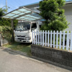 【高松市Ｋ様邸】人工芝や天然芝撤去し駐車場拡張＆庭木伐採等、庭リフォーム工事着工⛑ (株)カインズガーデン｜香川の庭仕舞い