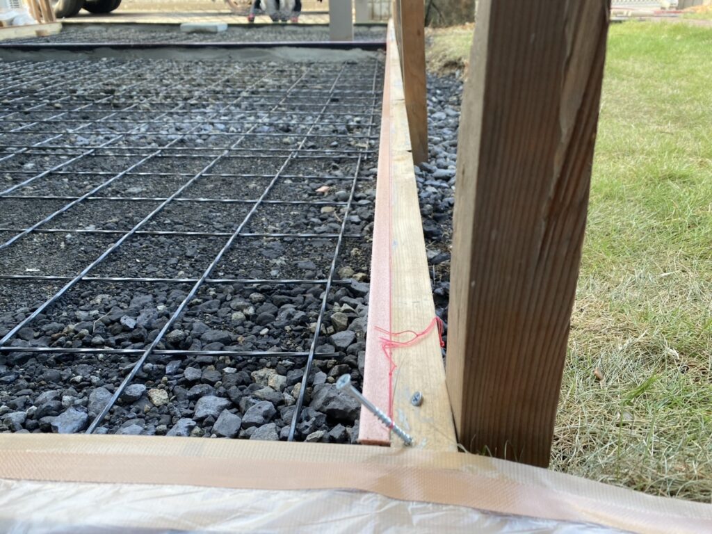 【高松市K様邸】広くなった駐車スペースに土間コンクリートを打設します (株)カインズガーデン|香川県の庭リフォーム工事 【高松市K様邸】広くなった駐車スペースに土間コンクリートを打設します (株)カインズガーデン|香川県の庭リフォーム工事