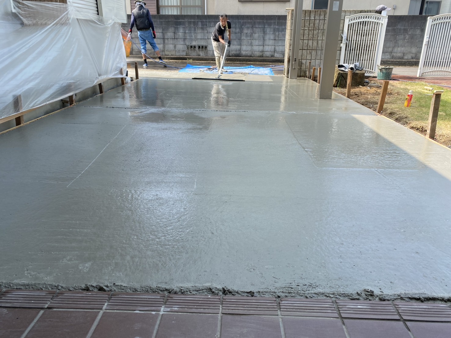 【高松市K様邸】広くなった駐車スペースに土間コンクリートを打設します (株)カインズガーデン|香川県の庭リフォーム工事 【高松市K様邸】広くなった駐車スペースに土間コンクリートを打設します (株)カインズガーデン|香川県の庭リフォーム工事