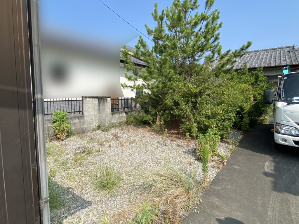 【多度津町Y様邸】庭木や雑草撤去し雑草対策✊本日着工⛑ (株)カインズガーデン|香川県の雑草対策工事,庭仕舞い工事 【多度津町Y様邸】庭木や雑草撤去し雑草対策✊本日着工⛑ (株)カインズガーデン|香川県の雑草対策工事,庭仕舞い工事