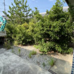 【多度津町Ｙ様邸】庭木や雑草撤去し雑草対策✊本日着工⛑ (株)カインズガーデン｜香川県の雑草対策工事，庭仕舞い工事