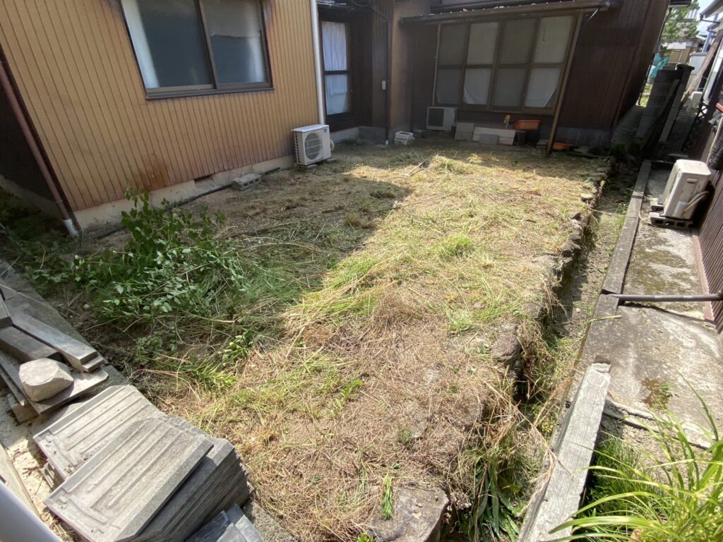 【多度津町Y様邸】庭木や雑草撤去し雑草対策✊本日着工⛑ (株)カインズガーデン|香川県の雑草対策工事,庭仕舞い工事 【多度津町Y様邸】庭木や雑草撤去し雑草対策✊本日着工⛑ (株)カインズガーデン|香川県の雑草対策工事,庭仕舞い工事