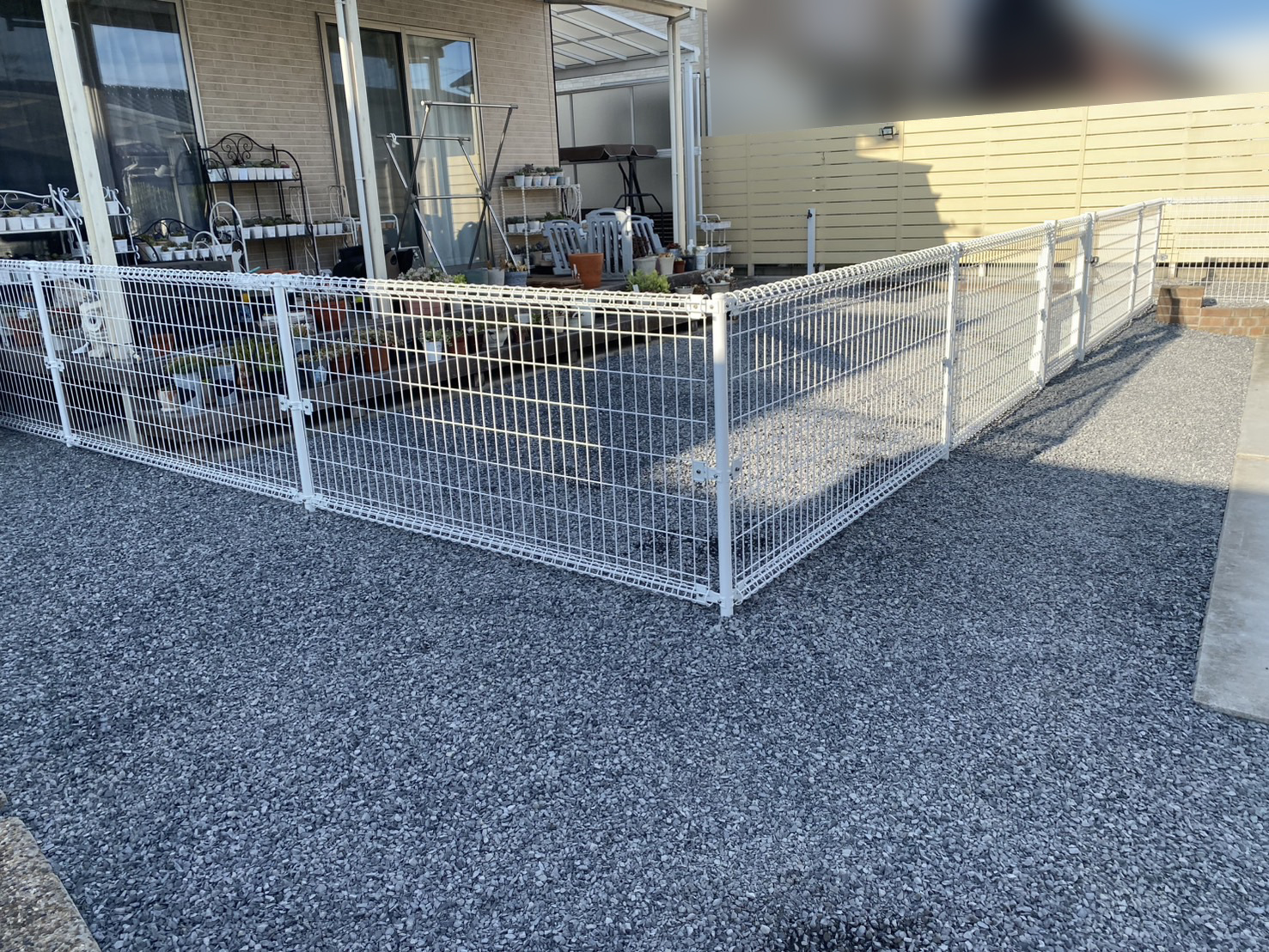 【高松市Ｉ様邸】ドッグラン囲いのフェンス・門扉設置完了🐶 (株)カインズガーデン｜香川県の雑草対策，庭リフォーム工事