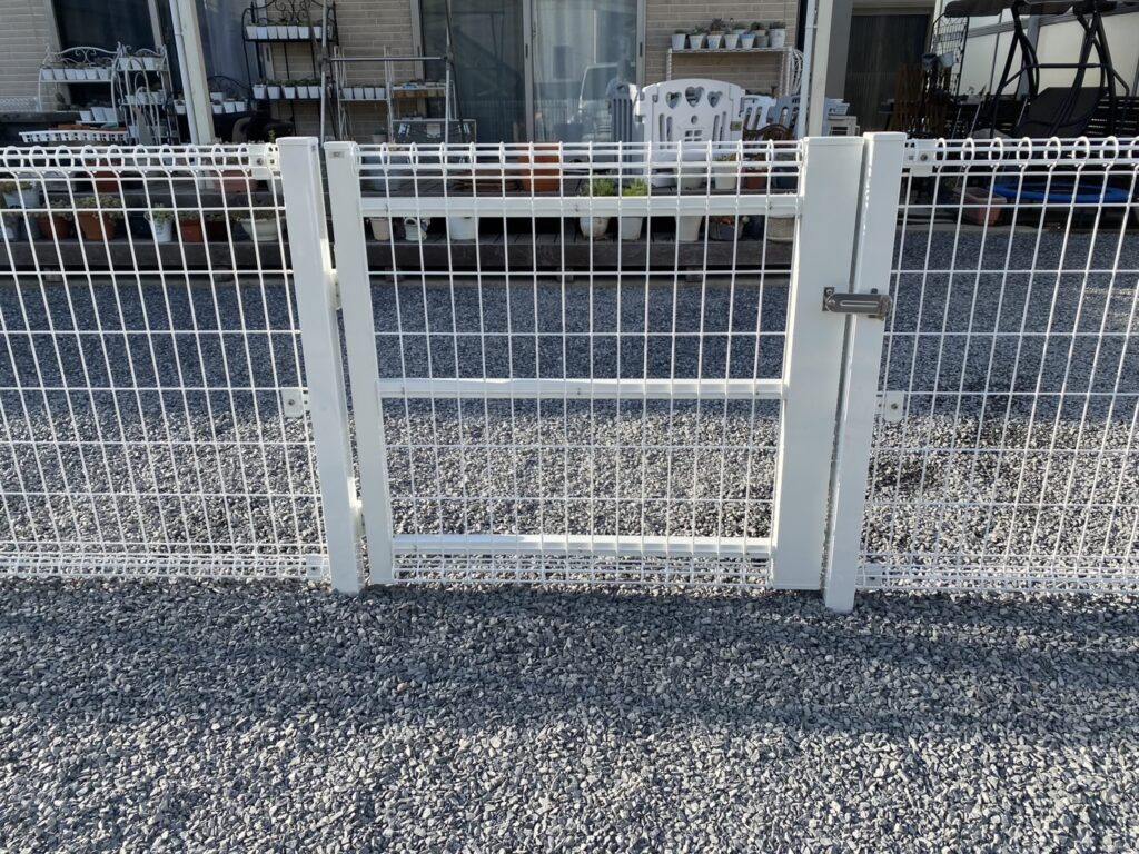 【高松市I様邸】ドッグラン囲いのフェンス・門扉設置完了🐶 (株)カインズガーデン|香川県の雑草対策,庭リフォーム工事 【高松市I様邸】ドッグラン囲いのフェンス・門扉設置完了🐶 (株)カインズガーデン|香川県の雑草対策,庭リフォーム工事