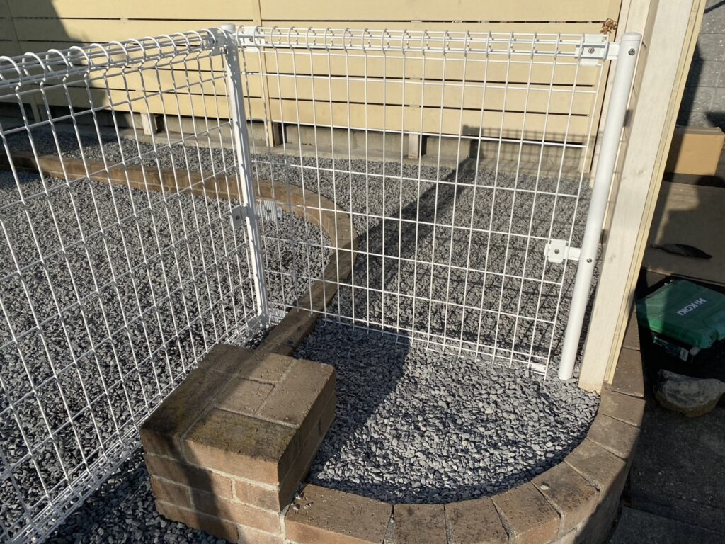 【高松市I様邸】ドッグラン囲いのフェンス・門扉設置完了🐶 (株)カインズガーデン|香川県の雑草対策,庭リフォーム工事 【高松市I様邸】ドッグラン囲いのフェンス・門扉設置完了🐶 (株)カインズガーデン|香川県の雑草対策,庭リフォーム工事