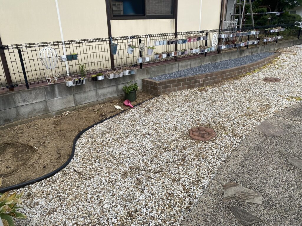 【高松市Ｉ様邸】お庭と花壇の雑草対策＆ドッグランリフォーム工事㊗完工 (株)カインズガーデン｜香川県の庭リフォーム工事
