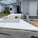 【高松市Ｋ様邸】広々駐車場のコンクリート完成✨物置下は打ち直し完了 (株)カインズガーデン｜香川県の庭リフォーム工事