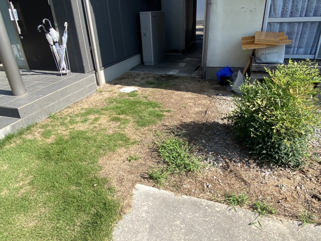 【綾川町Ｏ様邸】天然芝を撤去し、高品質人工芝にリフォーム⛑本日着工です (株)カインズガーデン｜香川県の庭リフォーム工事