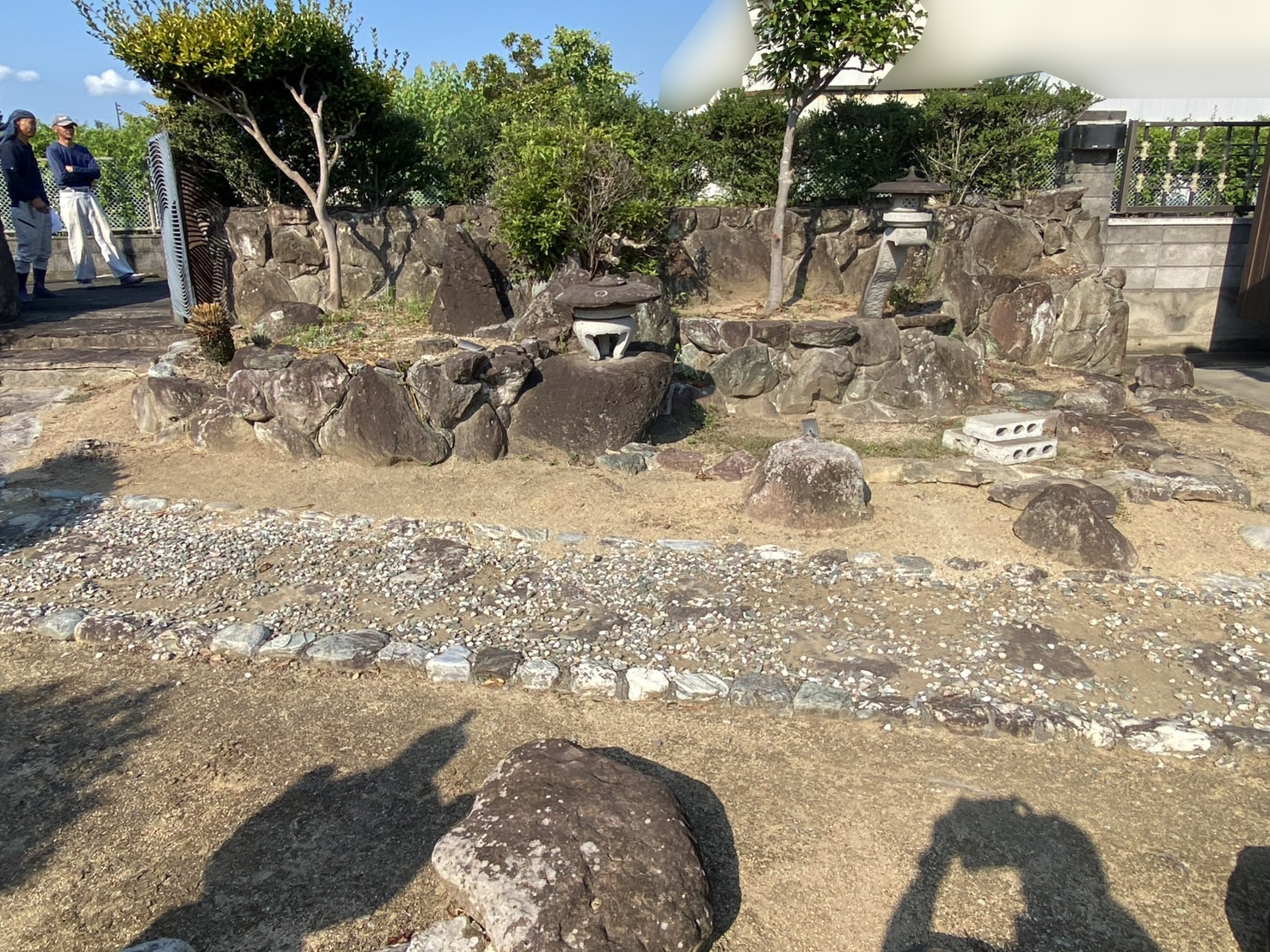 【綾川町ＭＯ様邸】生垣や坪庭を撤去し、カーポート付の新駐車場を確保✨庭リフォーム工事、本日着工⛑ (株)カインズガーデン