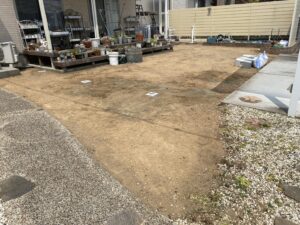 【高松市Ｉ様邸】天然芝や雑草・植栽撤去完了。お庭も花壇もスッキリ綺麗になりました (株)カインズガーデン｜香川の雑草対策，ドッグランリフォーム工事