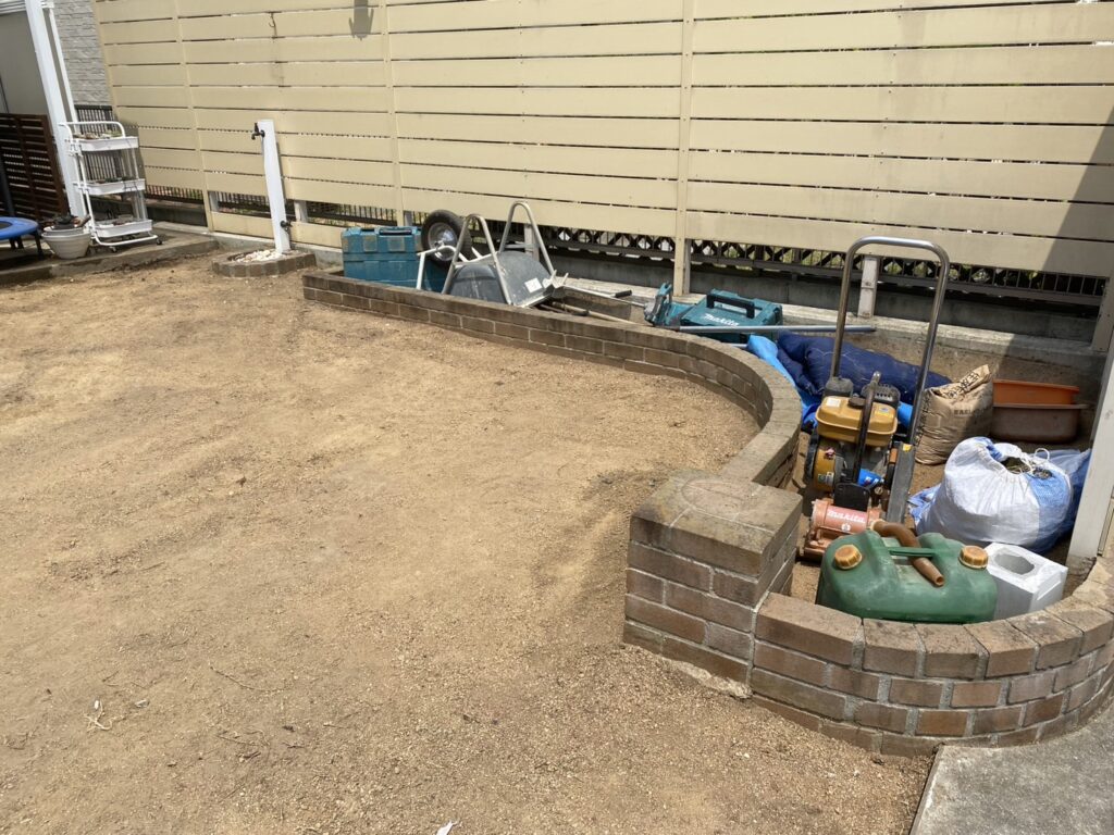 【高松市I様邸】天然芝や雑草・植栽撤去完了。お庭も花壇もスッキリ綺麗になりました (株)カインズガーデン|香川の雑草対策,ドッグランリフォーム工事 【高松市I様邸】天然芝や雑草・植栽撤去完了。お庭も花壇もスッキリ綺麗になりました (株)カインズガーデン|香川の雑草対策,ドッグランリフォーム工事