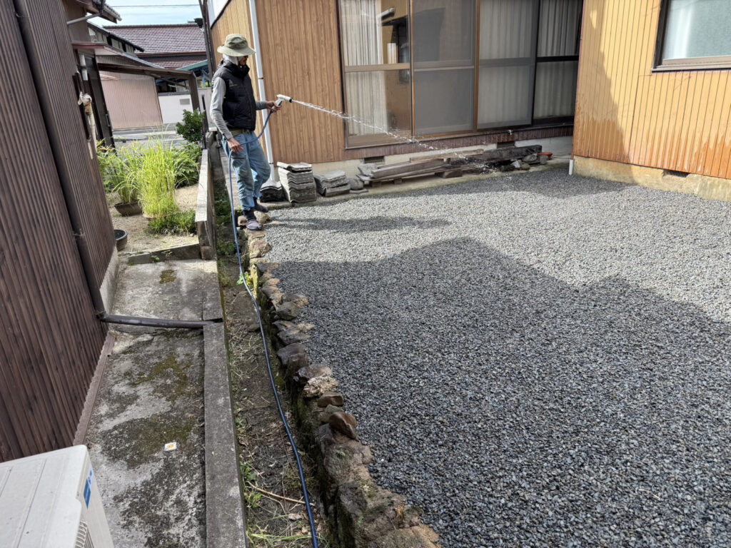 【多度津町Ｙ様邸】正面も裏庭もスッキリ爽快✨庭木撤去＆雑草対策工事㊗完工 (株)カインズガーデン｜香川県の庭仕舞い工事