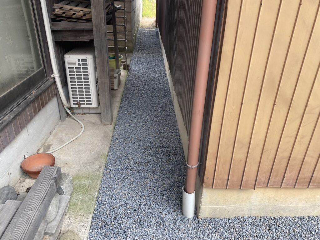 【多度津町Ｙ様邸】正面も裏庭もスッキリ爽快✨庭木撤去＆雑草対策工事㊗完工 (株)カインズガーデン｜香川県の庭仕舞い工事