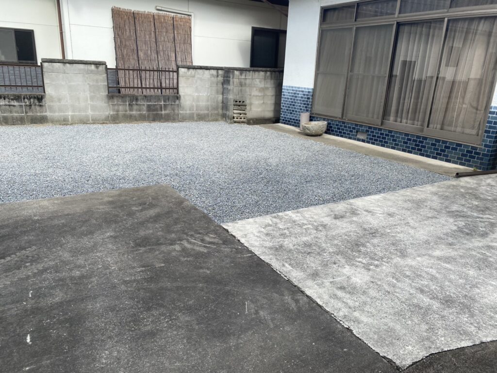 【多度津町Ｙ様邸】正面も裏庭もスッキリ爽快✨庭木撤去＆雑草対策工事㊗完工 (株)カインズガーデン｜香川県の庭仕舞い工事