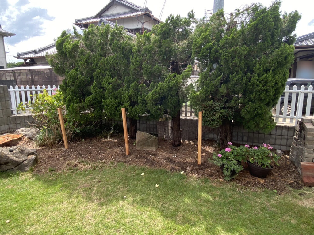 【高松市Ｋ様邸】天然芝撤去＆間口も広々で快適✨駐車場拡張工事㊗完工 (株)カインズガーデン｜香川県の庭リフォーム工事
